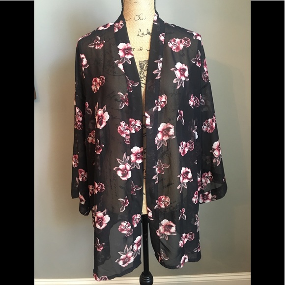 H&M Tops - Floral duster fromH&M